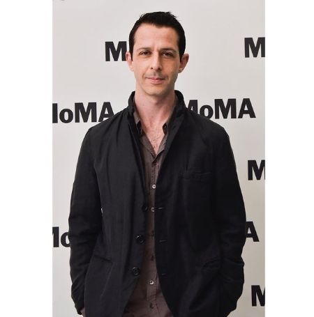 Jeremy Strong's wife is Emma Wall.